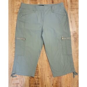 White House | Black Market Cropped Cargo Green Size 10 Capri Pants